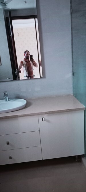 Furnished Amenities in 3 BHK Builder Floor at DLF City Phase IV, Dlf Phase iv – for Rent