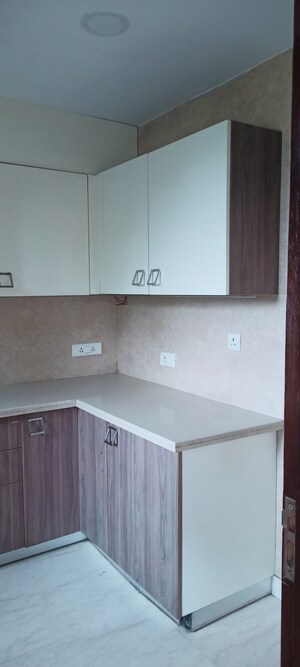 Kitchen in 3 BHK Builder Floor at DLF City Phase IV, Dlf Phase iv – for Rent