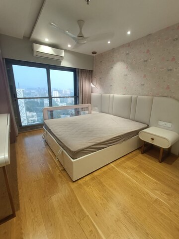 Bedroom in 4 BHK Apartment at Ekta Trinity, Santacruz West – for Sale