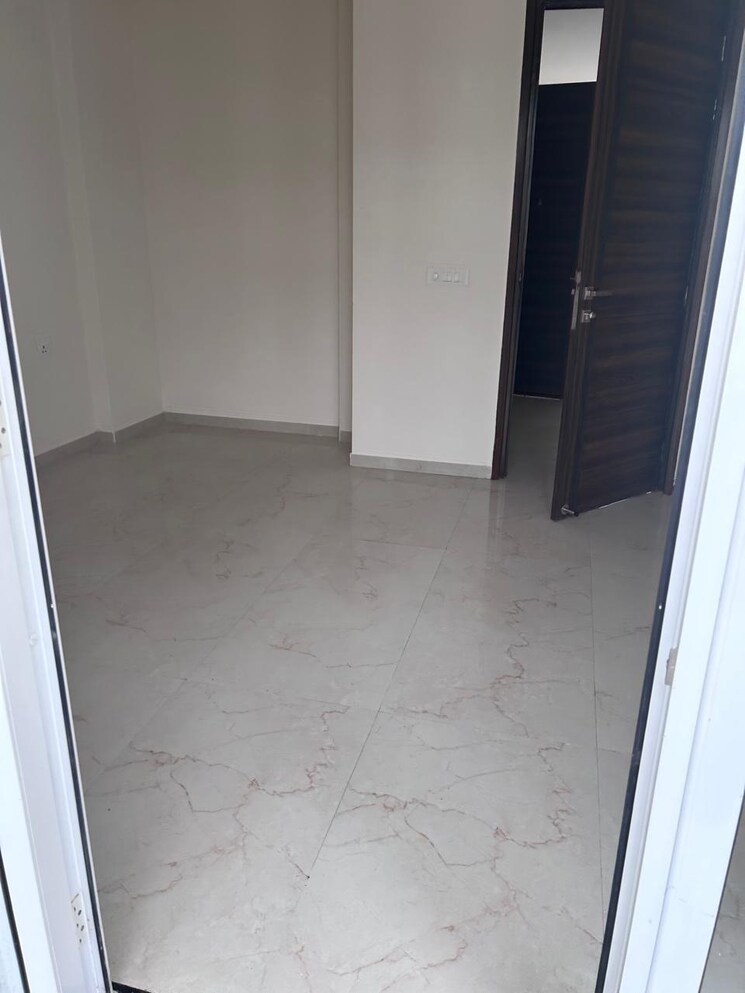 Room, smart-world-gems 2.5 Bedroom 1105 Sq.Ft. Builder Floor In Sector 89 Gurgaon 9310279