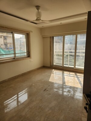 Room in 6 BHK Apartment at Evershine Jewel, Khar West – for Sale