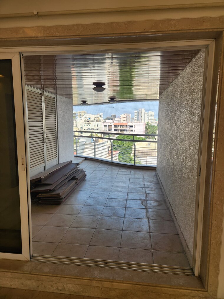 Balcony, evershine-jewel 6 Bedroom 4500 Sq.Ft. Apartment In Khar West Mumbai 9310308