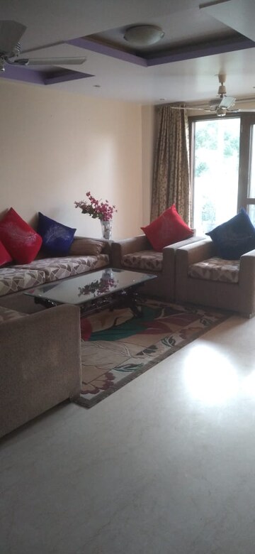 Living Room in 4 BHK Builder Floor at Panchsheel Enclave – for Rent