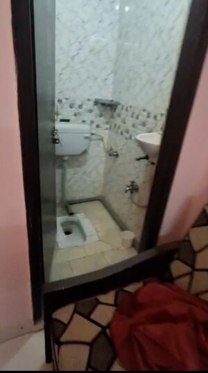 Bathroom in 1 BHK Builder Floor at Vaishali Sector 2 – for Rent
