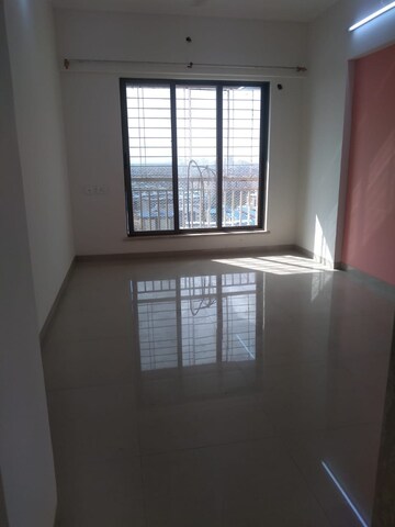 Room in 2 BHK Apartment at Unique Poonam Estate Cluster 2, Mira Road – for Rent