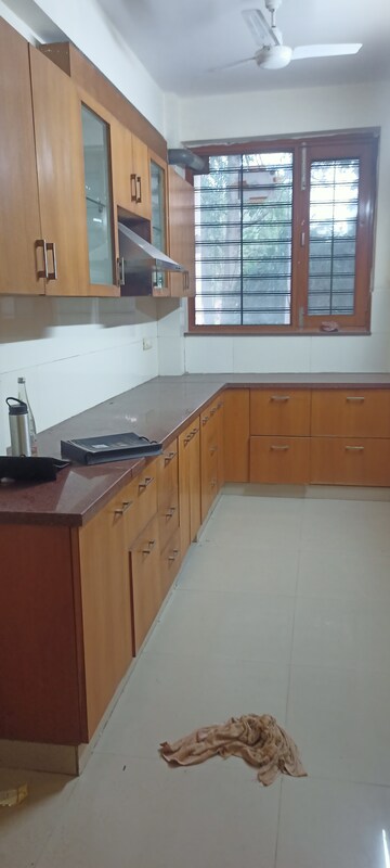 Kitchen in 2.5 BHK Builder Floor at Super Mart 1, Sector 27 – for Rent