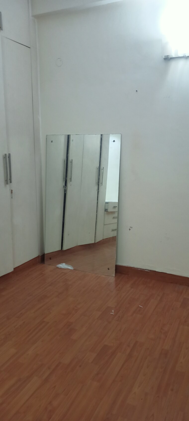 Room, super-mart-1 2.5 Bedroom 2000 Sq.Ft. Builder Floor In Sector 27 Gurgaon 9310385