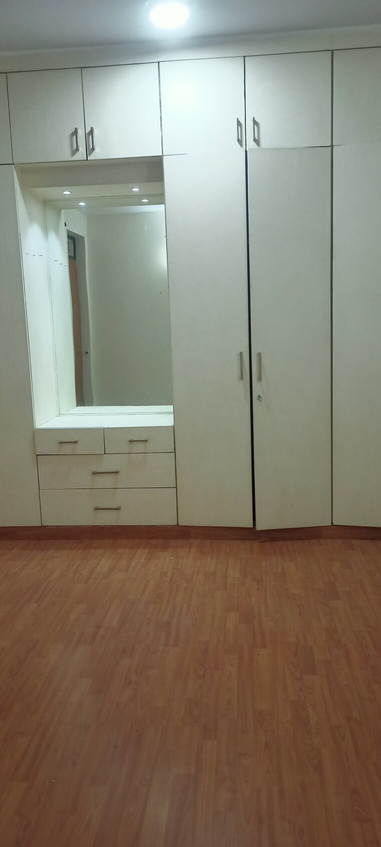 Room, super-mart-1 2.5 Bedroom 2000 Sq.Ft. Builder Floor In Sector 27 Gurgaon 9310385