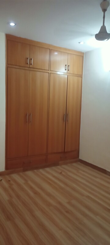 Bedroom in 2.5 BHK Builder Floor at Super Mart 1, Sector 27 – for Rent