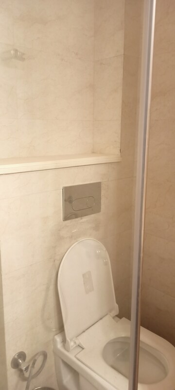 Bathroom in 2.5 BHK Builder Floor at Super Mart 1, Sector 27 – for Rent