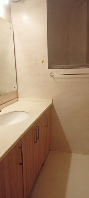 Balcony in 2.5 BHK Builder Floor at Super Mart 1, Sector 27 – for Rent