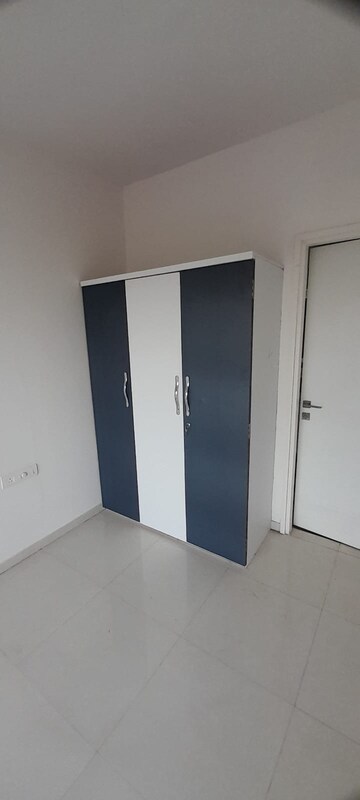 Room in 2 BHK Apartment at Godrej Boulevard, Manjari – for Rent
