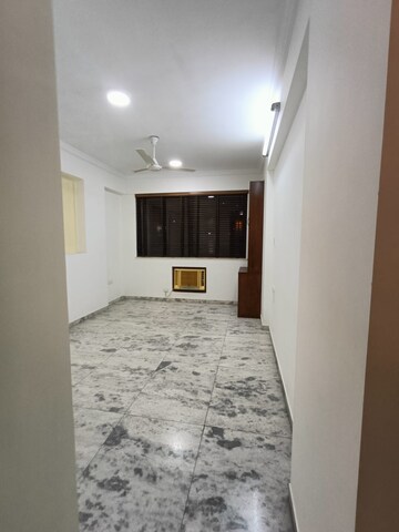 Room in 4 BHK Apartment at Hiranandani Gardens Glen Gate, Powai – for Rent