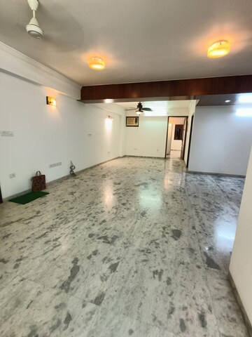 Room in 4 BHK Apartment at Hiranandani Gardens Glen Gate, Powai – for Rent