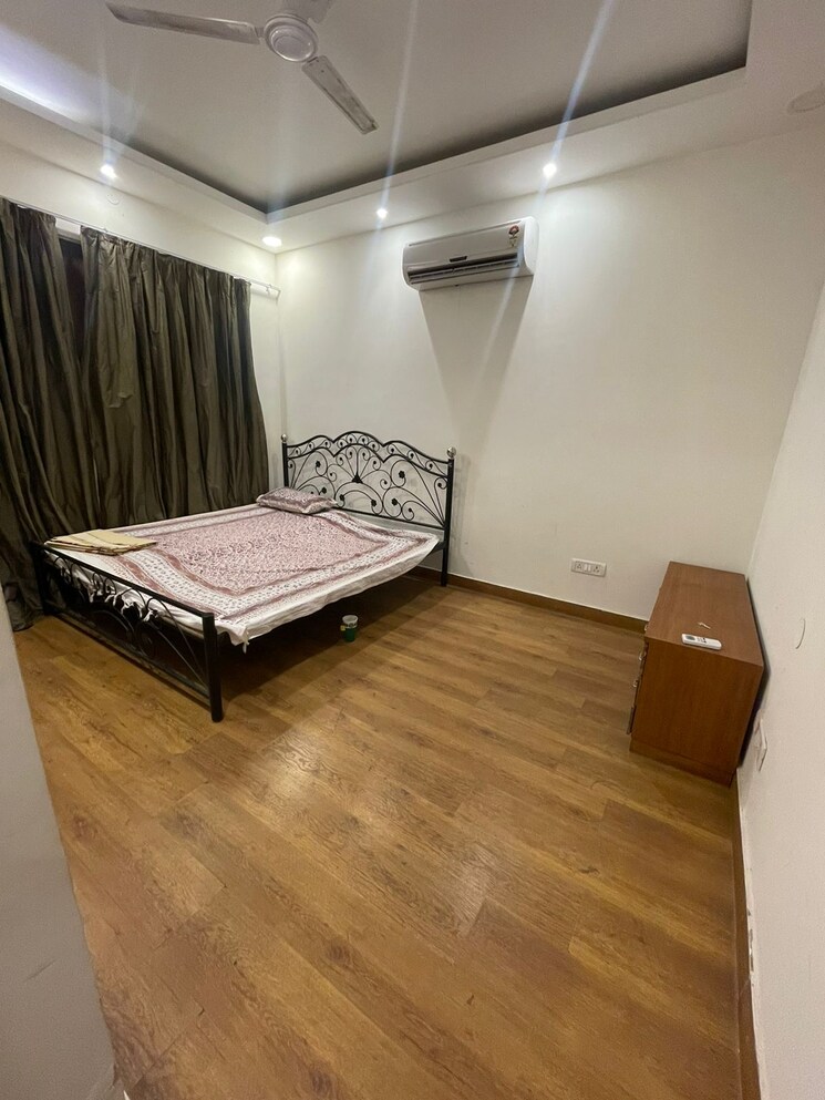 Bedroom, greater kailash i Studio 900 Sq.Ft. Builder Floor In Greater Kailash I Delhi 9310417