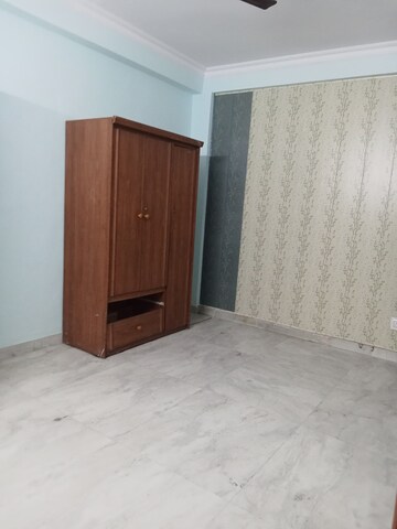 Room in 3 BHK Builder Floor at Arjun Nagar – for Rent