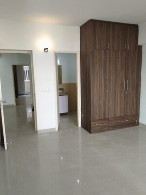 Room in 2.5 BHK Apartment at Emaar Emerald Estate, Sector 65 – for Rent