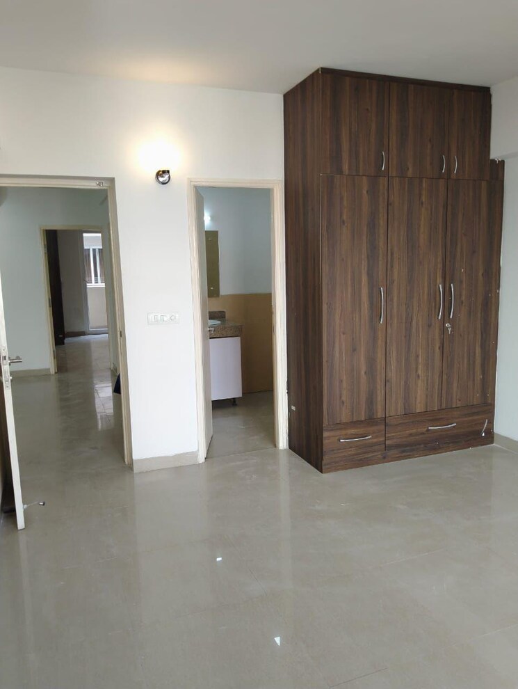 Room, emaar-emerald-estate 2.5 Bedroom 1020 Sq.Ft. Apartment In Sector 65 Gurgaon 9310517