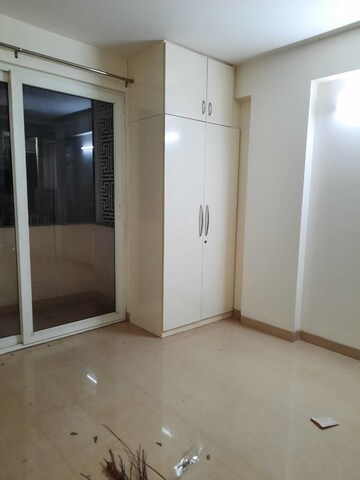 Room in 2.5 BHK Apartment at Emaar Emerald Estate, Sector 65 – for Rent
