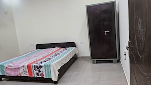 Bedroom in 2 BHK Builder Floor at Gms Road – for Rent
