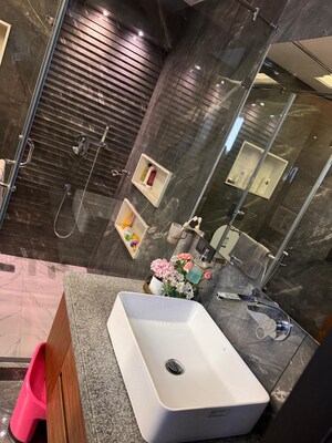 Team Area in 3 BHK Builder Floor at Veera Safdarjung Enclave, Safdarjung Enclave – for Sale