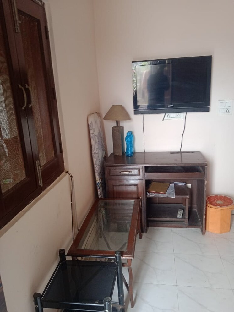 Room, lajpat nagar 1 RK 300 Sq.Ft. Builder Floor In Lajpat Nagar Delhi 9310510