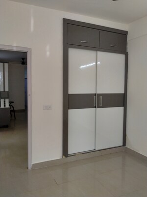 Room in 2 BHK Apartment at Suncity Avenue 76, Sector 76 – for Rent