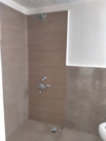 Room in 2 BHK Apartment at Suncity Avenue 76, Sector 76 – for Rent
