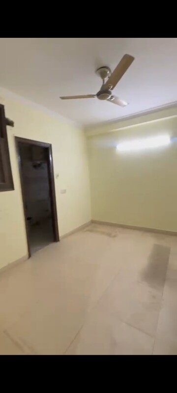 Room in 3 BHK Apartment at Chattarpur – for Rent