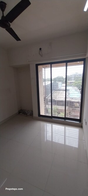 Room in 1 BHK Apartment at Goregaon West View CHS, Goregaon West – for Rent