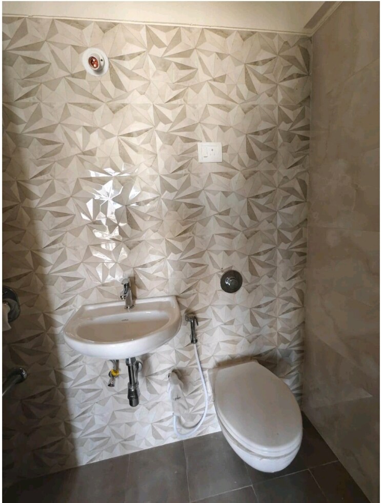 Bathroom, raunak-residency-thane 1 Bedroom 367 Sq.Ft. Apartment In Pokhran Road No One Thane 9310638