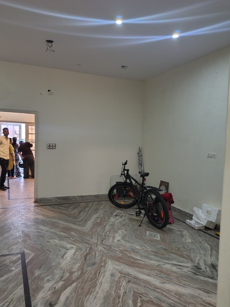  Parking, shimla bypass road 2 Bedroom 1500 Sq.Ft. Independent House In Shimla Bypass Road Dehradun 9310671