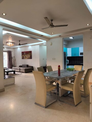 Master Bedroom in 3.5 BHK Apartment at Cameron Courts, Sector 43 – for Rent