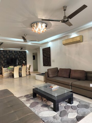 Master Bedroom in 3.5 BHK Apartment at Cameron Courts, Sector 43 – for Rent
