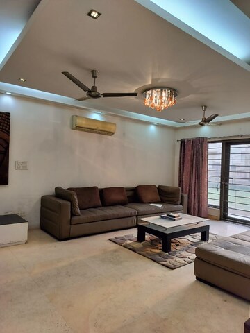 Master Bedroom in 3.5 BHK Apartment at Cameron Courts, Sector 43 – for Rent