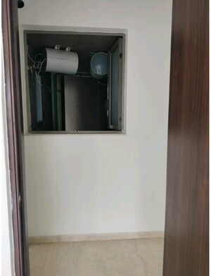 Room in 2 BHK Apartment at Runwal Eirene, Balkum Pada – for Rent