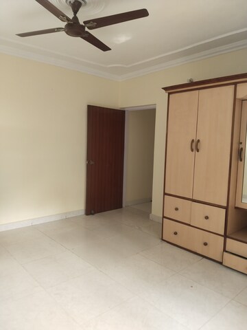 Room in 3 BHK Apartment at Sarita Vihar – for Rent