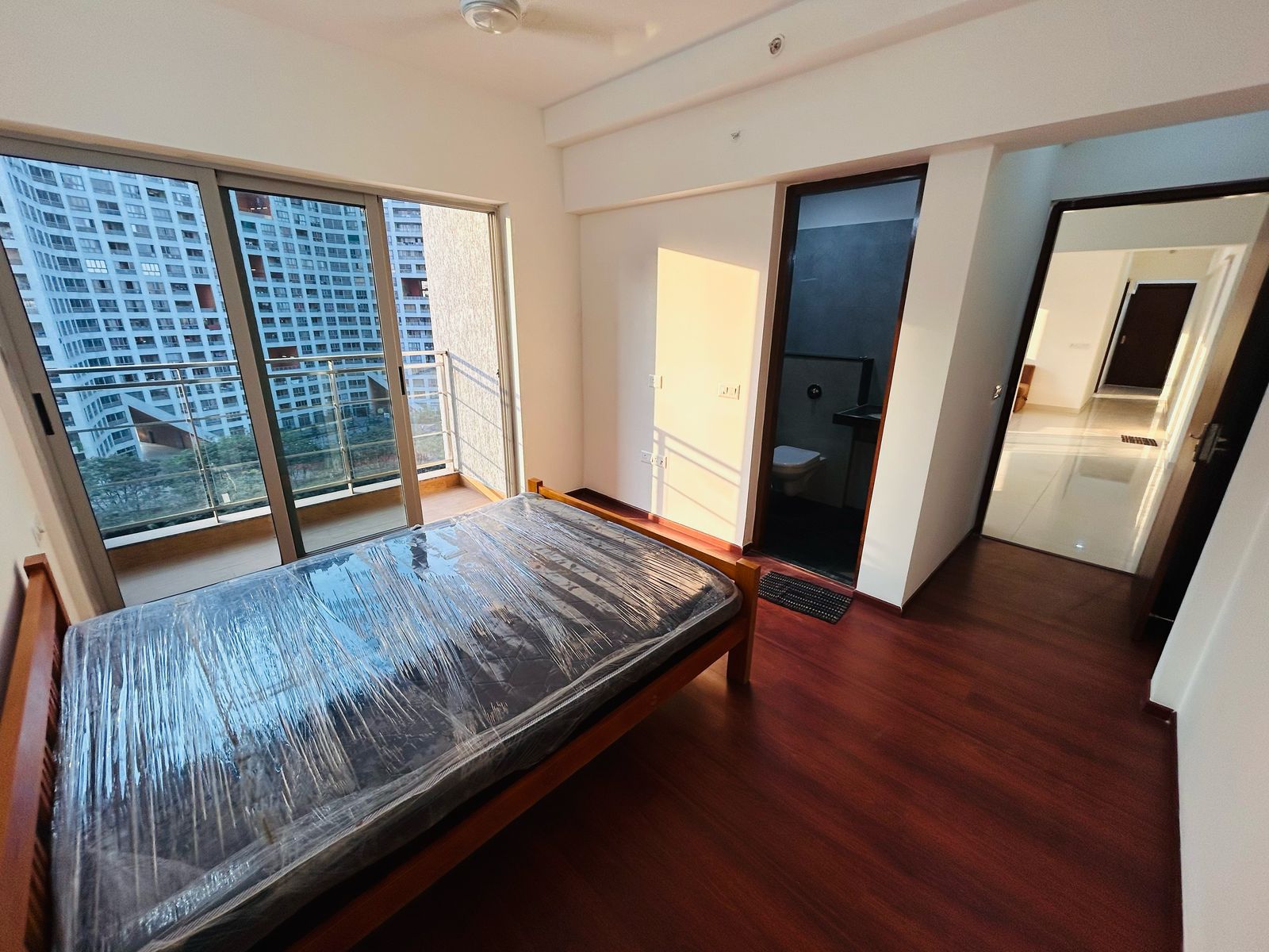 2 BHK + Extra Room Apartment For Rent in Amanora Ascent Towers