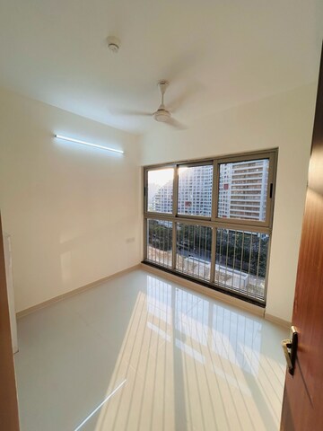 Room in 2 BHK Apartment at Amanora Ascent Towers, Hadapsar – for Rent