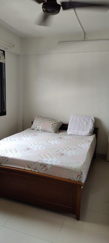 Bedroom in 2 BHK Apartment at Hiranandani Princeton CHS, Powai – for Rent