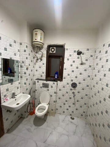 Team Area in 2.5 BHK Builder Floor at DLF City Gurgaon, Sector 27 – for Rent