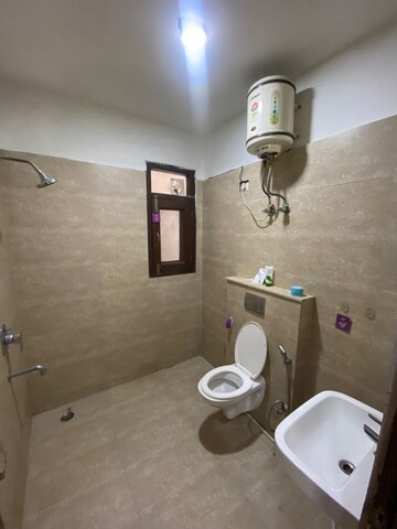 Bathroom in 2.5 BHK Builder Floor at DLF City Gurgaon, Sector 27 – for Rent