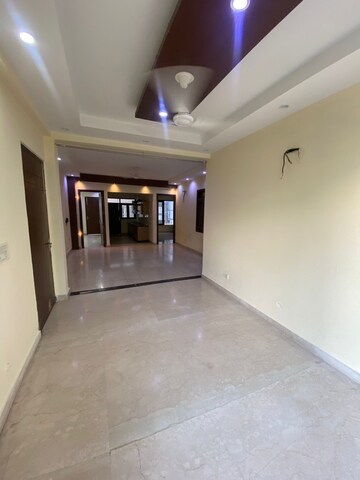 Room in 2.5 BHK Builder Floor at DLF City Gurgaon, Sector 27 – for Rent
