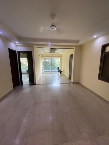 Room in 2.5 BHK Builder Floor at DLF City Gurgaon, Sector 27 – for Rent