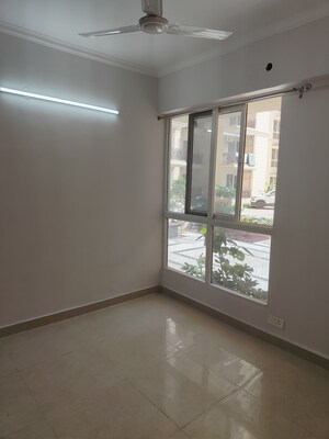 Room in 2 BHK Apartment at Signature Global Prime, Sector 63a – for Rent