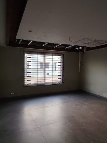 Room in 6+ BHK Villa at Vip Road – for Sale