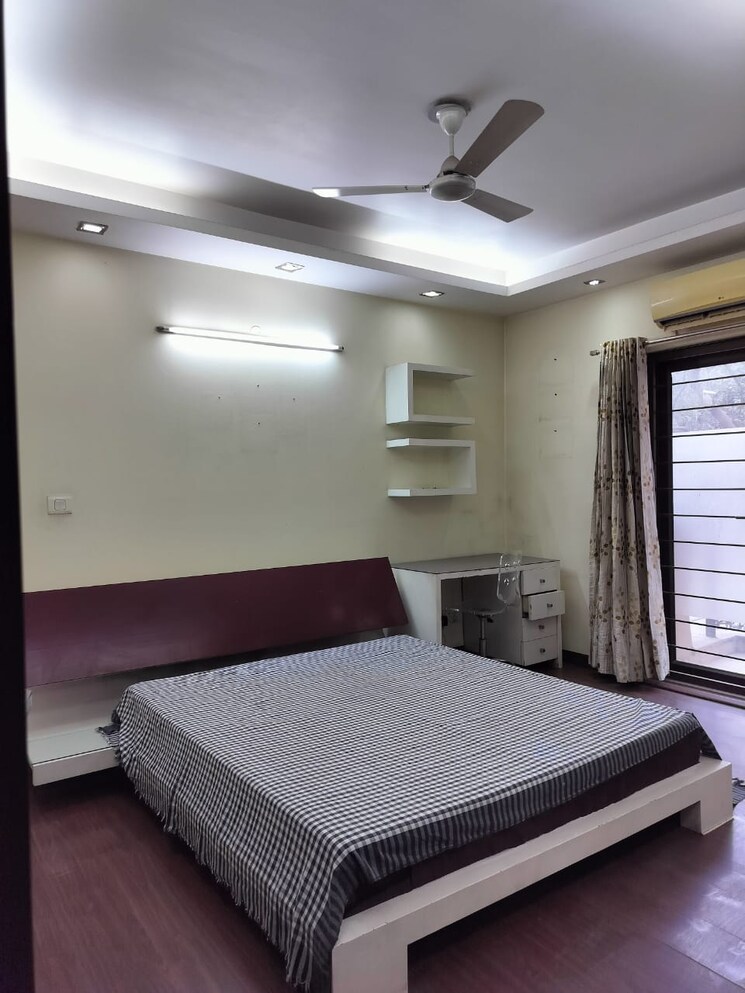 Bedroom, cameron-courts 3.5 Bedroom 1650 Sq.Ft. Apartment In Sector 43 Gurgaon 9311063