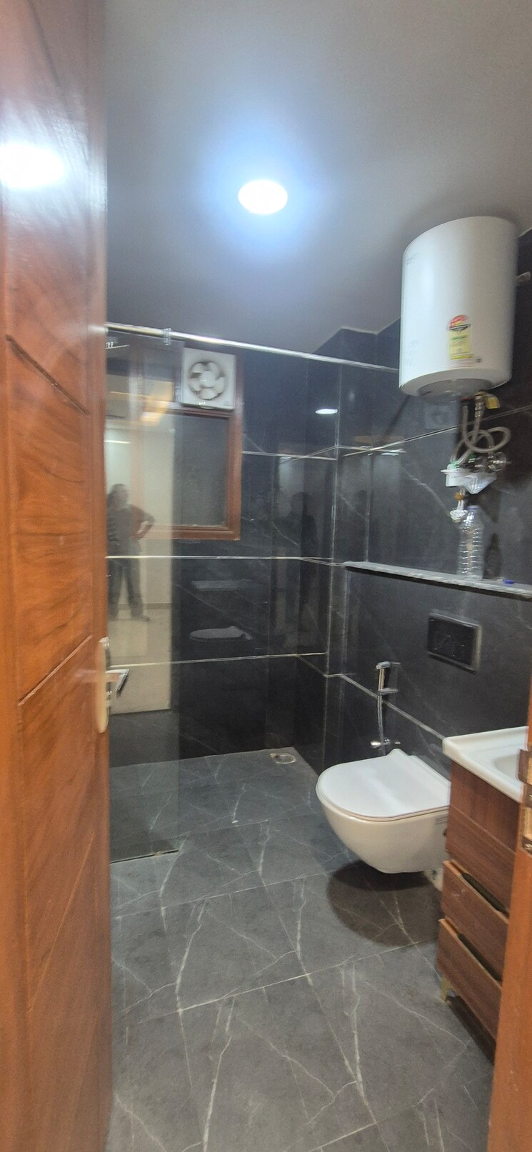 Bathroom, aggarwal colony 3 Bedroom 1300 Sq.Ft. Builder Floor In Aggarwal Colony Delhi 9311087
