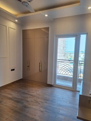 Room in 2 BHK Apartment at AIPL Zen Residences, Sector 70a – for Rent