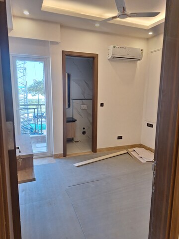 Room in 2 BHK Apartment at AIPL Zen Residences, Sector 70a – for Rent